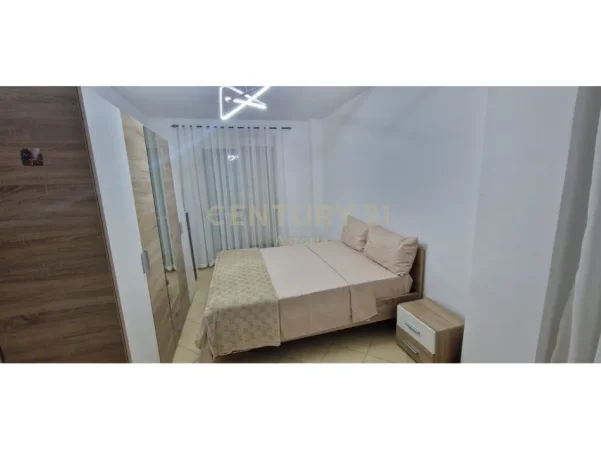 Tirane, jepet me qera apartament 2+1 Kati 3, 115 m² 650 € (liqeni i thate)
