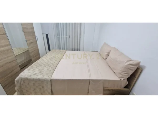 Tirane, jepet me qera apartament 2+1 Kati 3, 115 m² 650 € (liqeni i thate)