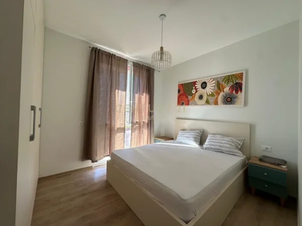 Tirane, jepet me qera apartament 1+1 Kati 2, 55 m² 600 € (farmacia 10)