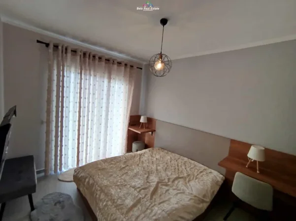 Tirane, jepet me qera apartament 1+1+Ballkon , (univers city)