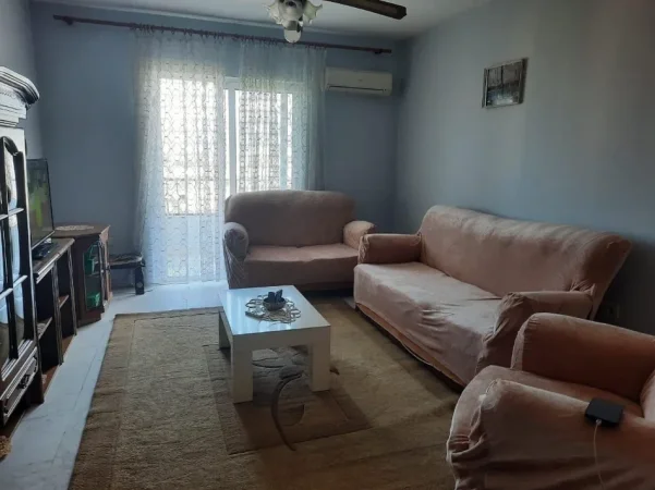 Tirane, jepet me qera apartament 2+1 , 570 € (laprake)