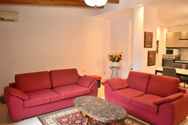 Jepet Super Apartament Ne Qender te Tiranes me Qera 3+1 ,1000 € , Mundesi per Airbnb