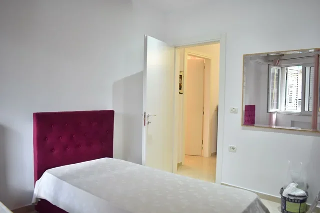 Jepet Super Apartament Ne Qender te Tiranes me Qera 3+1 ,1000 € , Mundesi per Airbnb