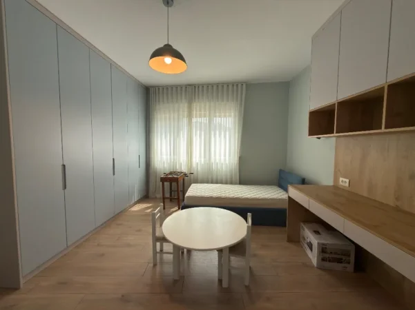 Tirane, jepet me qera apartament 2+1+Ballkon Kati 5, 85 m² 750 € (Stacioni i Trenit)