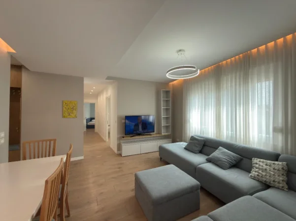 Tirane, jepet me qera apartament 2+1+Ballkon Kati 5, 85 m² 750 € (Stacioni i Trenit)