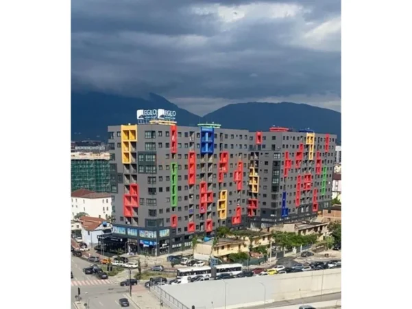 Tirane, shitet apartament 2+1+Ballkon , 123 m² 250.000 € (Unaza e Re)