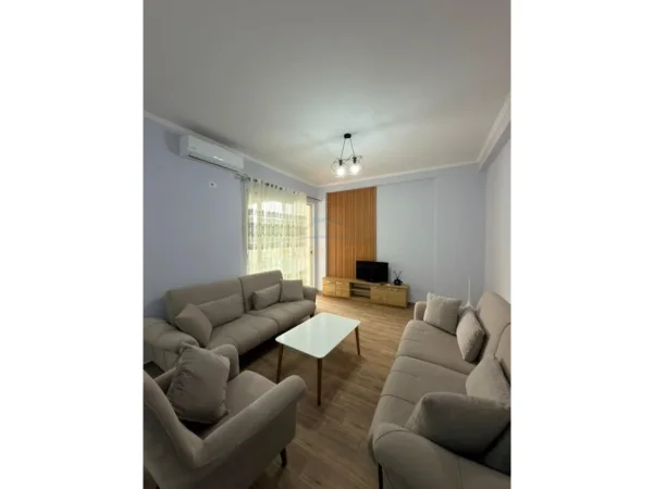Tirane, shitet apartament 2+1+Ballkon Kati 5, 101 m² 170.000 € (Unaza e Re)