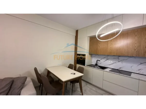Tirane, jepet me qera apartament 1+1+Ballkon Kati 4, 70 m² 850 € (Zogu i Zi)