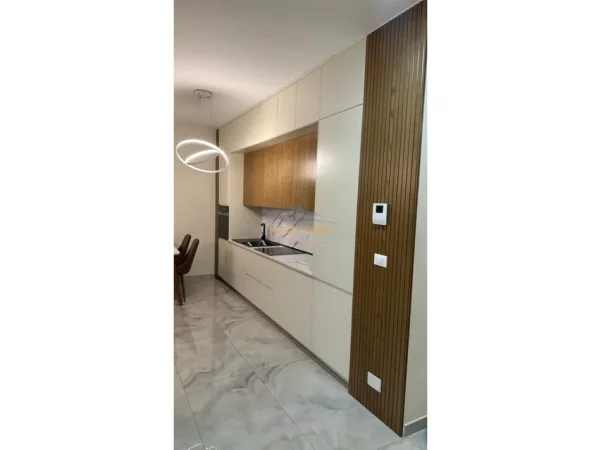 Tirane, jepet me qera apartament 1+1+Ballkon Kati 4, 70 m² 850 € (Zogu i Zi)