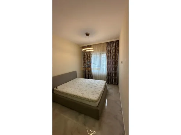 Tirane, jepet me qera apartament 1+1+Ballkon Kati 4, 70 m² 850 € (Zogu i Zi)