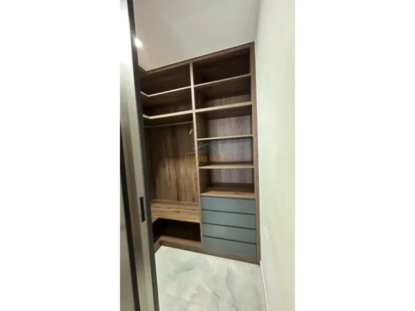 Tirane, jepet me qera apartament 1+1+Ballkon Kati 4, 70 m² 850 € (Zogu i Zi)