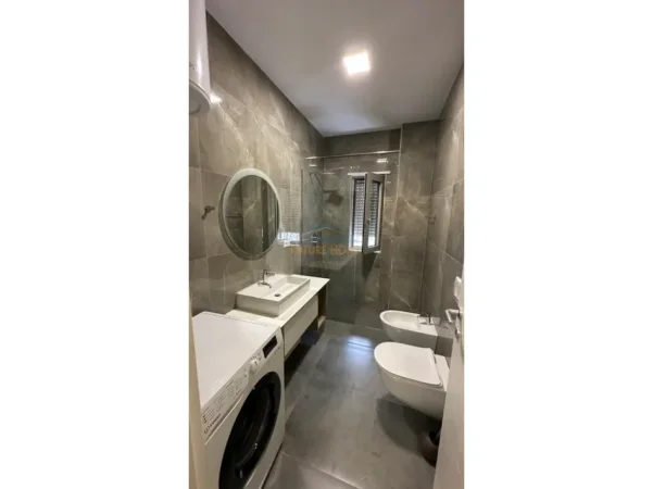 Tirane, jepet me qera apartament 1+1+Ballkon Kati 4, 70 m² 850 € (Zogu i Zi)