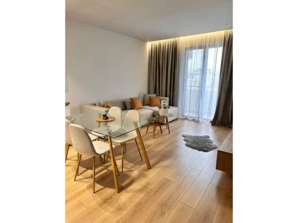 Tirane, jepet me qera apartament 2+1+Ballkon Kati 5, 86 m² 900 € (Rruga Panomara)