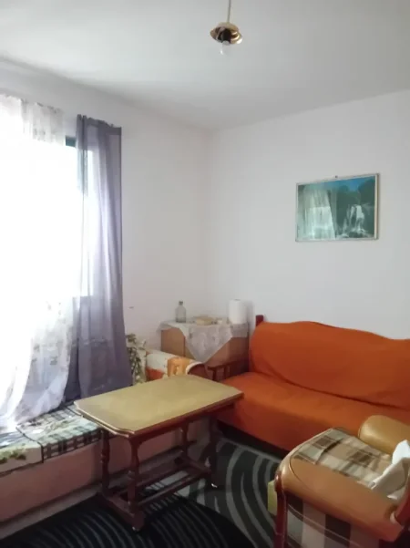 Tirane, jepet me qera shtepi 1+1 Kati 1, 170 € 