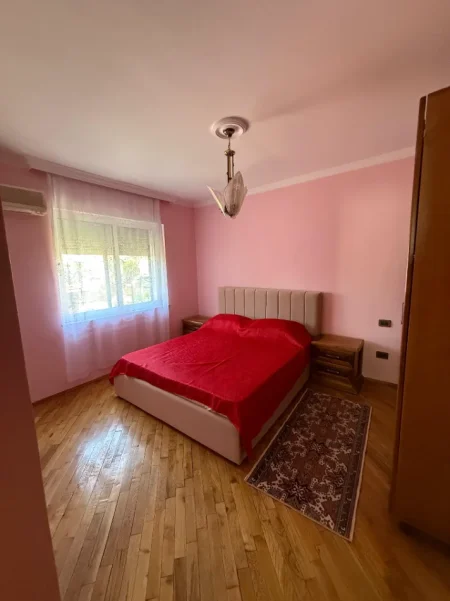 Tirane, jepet me qera apartament 3+1 Kati 3, 85 m² 550 € 