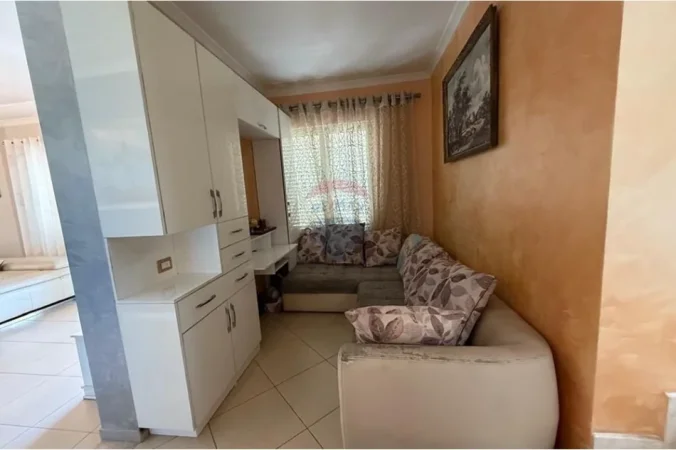 Shqiperi, shitet Vile , 370.000 € 