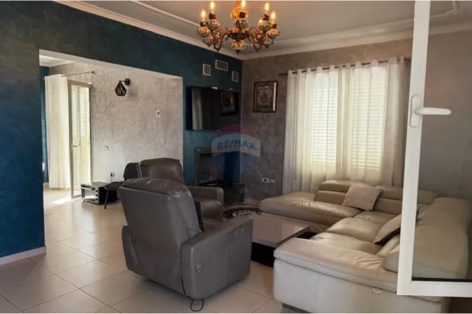 Shqiperi, shitet Vile , 370.000 € 