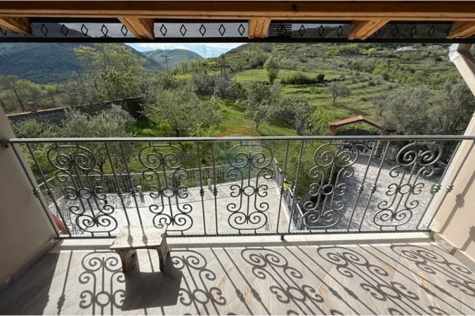 Shqiperi, shitet Vile , 370.000 € 