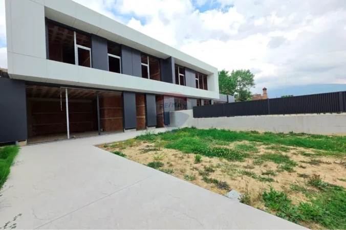 Tirane, shitet Vile , 420 m² 490.000 € 
