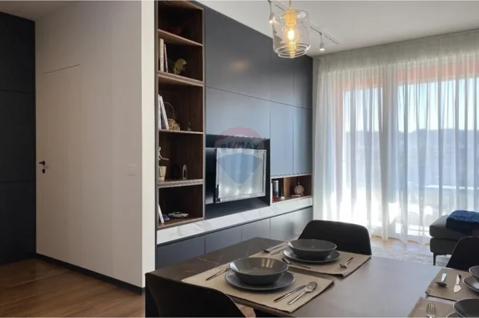 Tirane, shitet apartament , 80 m² 