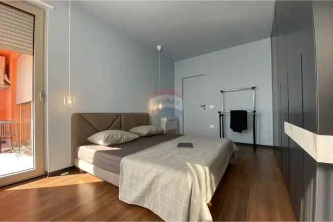 Tirane, shitet apartament , 80 m² 