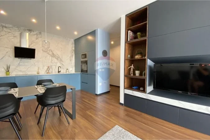 Tirane, shitet apartament , 80 m² 