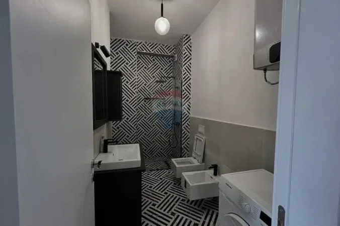 Tirane, shitet apartament , 65 m² 