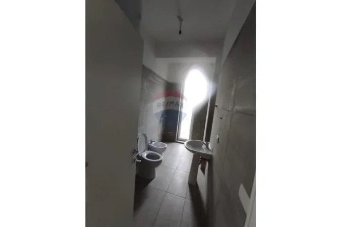 Tirane, shitet apartament , 90 m² 