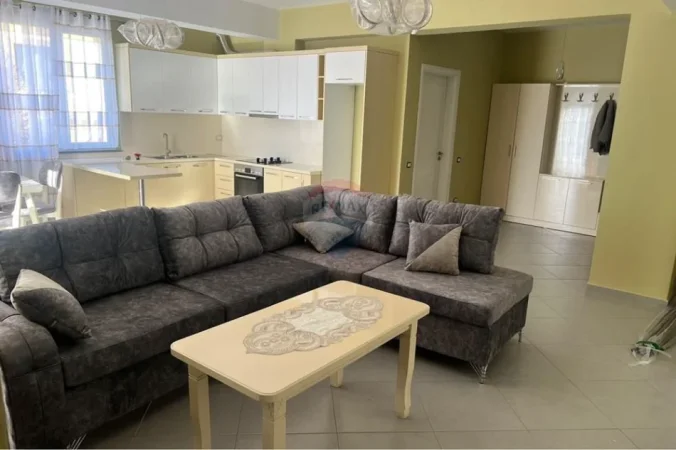 Tirane, shitet apartament , 100 m² 