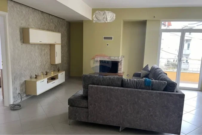 Tirane, shitet apartament , 100 m² 
