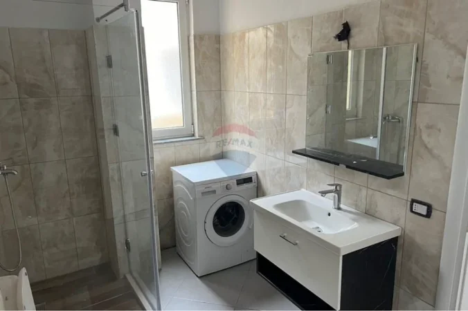 Tirane, shitet apartament , 100 m² 