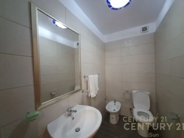 Tirane, jepet me qera apartament 1+1 Kati 8, 100 m² 750 € (garda)