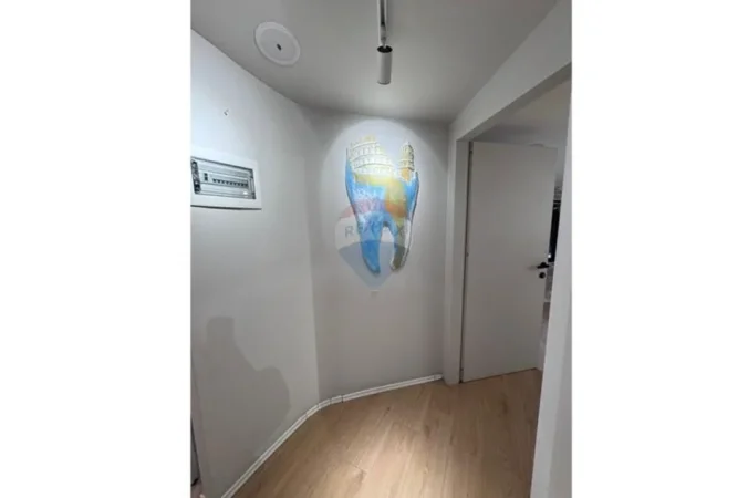 Tirane, jepet me qera zyre , 50 m² 520 € 