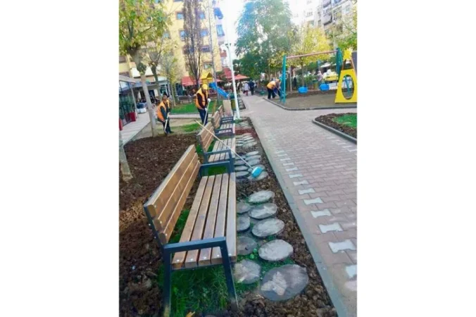 Tirane, jepet me qera zyre , 16 m² 100 € 