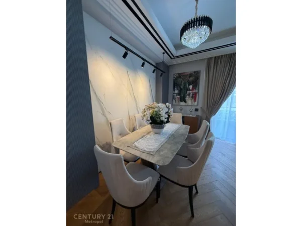 Tirane, jepet me qera apartament 2+1+Ballkon Kati 5, 120 m² 2.000 € (liqeni i thate)