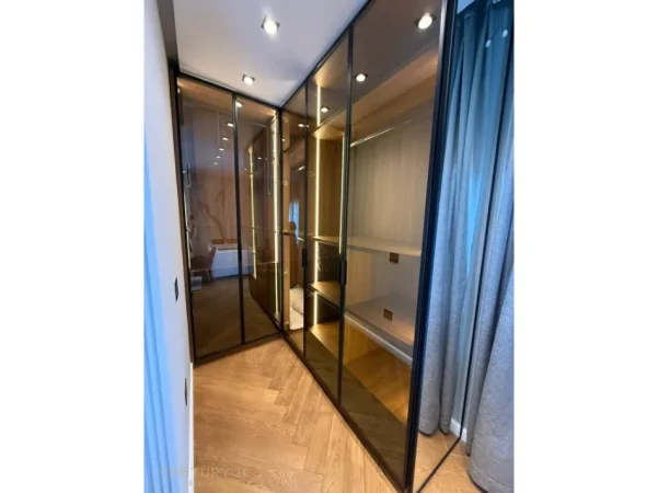 Tirane, jepet me qera apartament 2+1+Ballkon Kati 5, 120 m² 2.000 € (liqeni i thate)