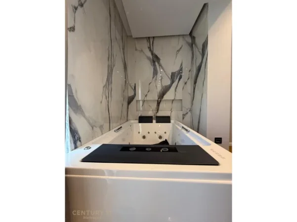 Tirane, jepet me qera apartament 2+1+Ballkon Kati 5, 120 m² 2.000 € (liqeni i thate)