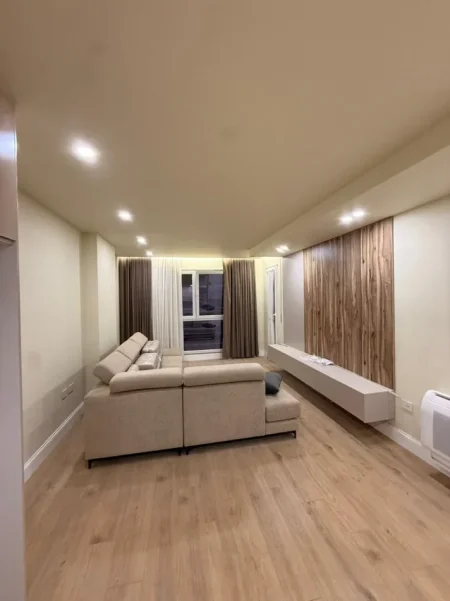 Tirane, shitet apartament 2+1+Ballkon Kati 2, 114 m² 150.000 € (Colour Splash, Paskuqan)