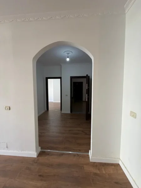 Tirane, shitet apartament 2+1+Ballkon Kati 3, 90 m² 140.000 € (Astir Kompleksi Fratari)