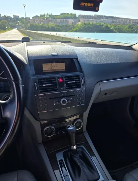 Tirane, shes makine Mercedes-Benz C220 CDI Nafte, e zeze automatik Kondicioner 245.000 km 4.900 €