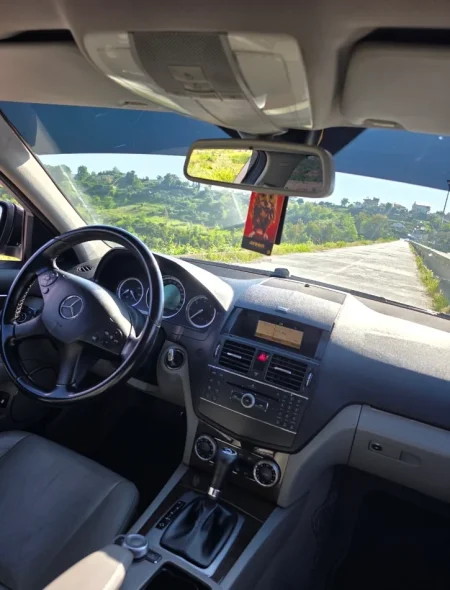 Tirane, shes makine Mercedes-Benz C220 CDI Nafte, e zeze automatik Kondicioner 245.000 km 4.900 €