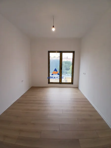 Tirane, jepet me qera apartament 3+1+Ballkon Kati 1, 107 m² 1.260 € 