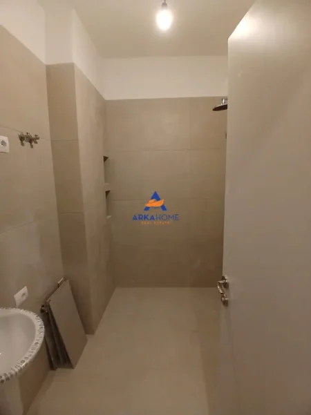 Tirane, jepet me qera apartament 3+1+Ballkon Kati 1, 107 m² 1.260 € 
