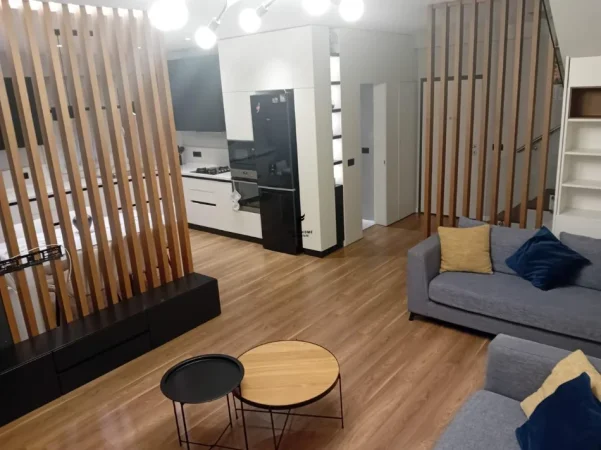 Tirane, jepet me qera apartament duplex 3+1 Kati 3, 100 m² 1.000 € (5 MAJI)