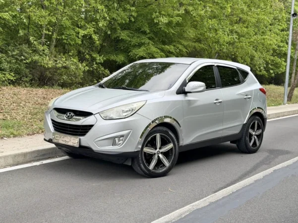 Tirane, jap me qera SUV | Fuoristrad | xhip Tucson Nafte, gri metalizato automatik Klima 145.000 km 40 €