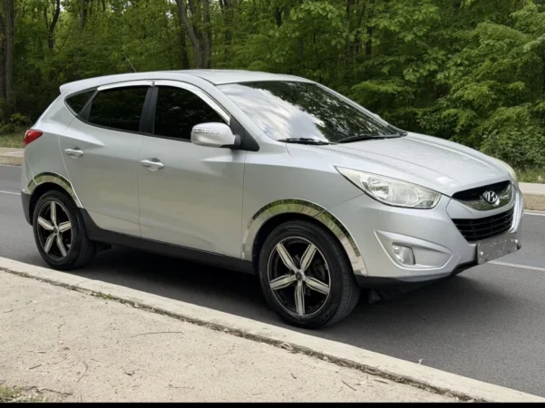 Tirane, jap me qera SUV | Fuoristrad | xhip Tucson Nafte, gri metalizato automatik Klima 145.000 km 40 €