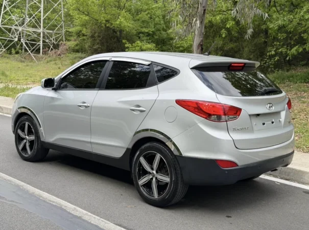 Tirane, jap me qera SUV | Fuoristrad | xhip Tucson Nafte, gri metalizato automatik Klima 145.000 km 40 €