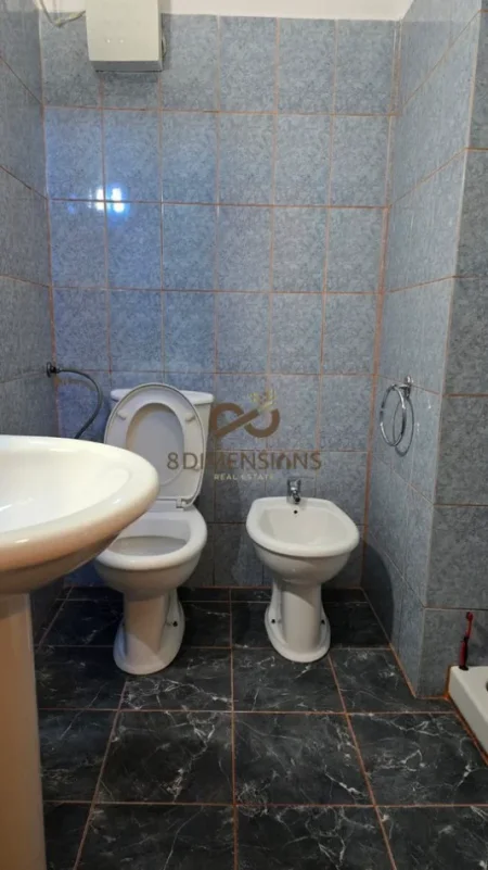 Tirane, jepet me qera apartament 2+1+Ballkon Kati 6, 75 m² 450 € (fresk)