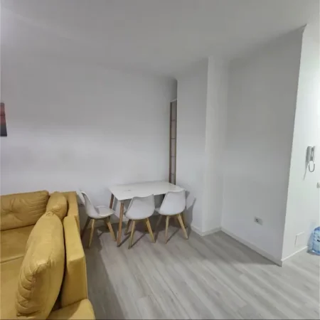 Shqiperi, jepet me qera apartament 1+1 Kati 9, (Prane Fakultetit te Shkencave)
