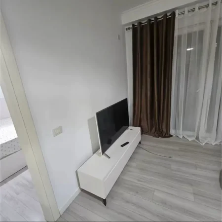 Shqiperi, jepet me qera apartament 1+1 Kati 9, (Prane Fakultetit te Shkencave)